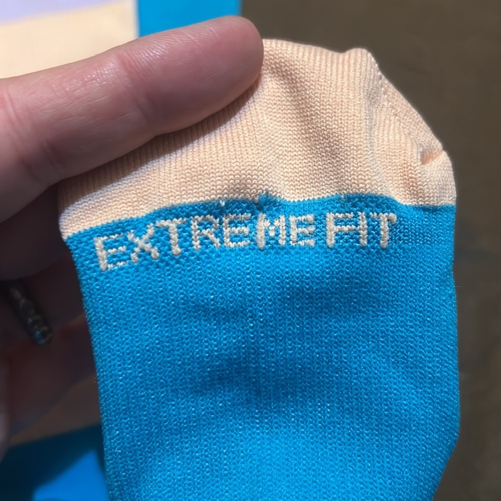 New Extreme Fit Compression Socks - Picture 3 of 3